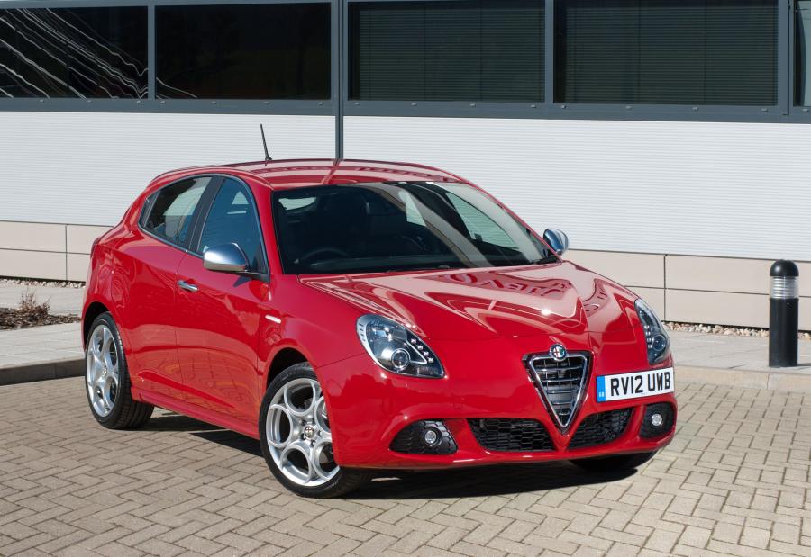  Alfa Romeo Giulietta 2012 года  (UK) (фото 31 из 56)